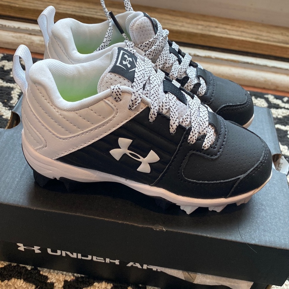 NEW Toddler boys Size 10 Under Armour baseball cleats